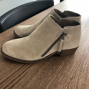 New! Dolce Vita tan booties